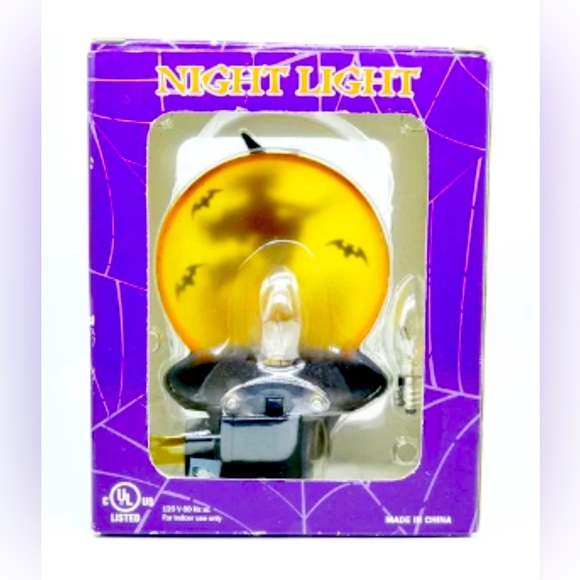 Spooky Witch Full Moon Haunted House - Picture 2 of 4